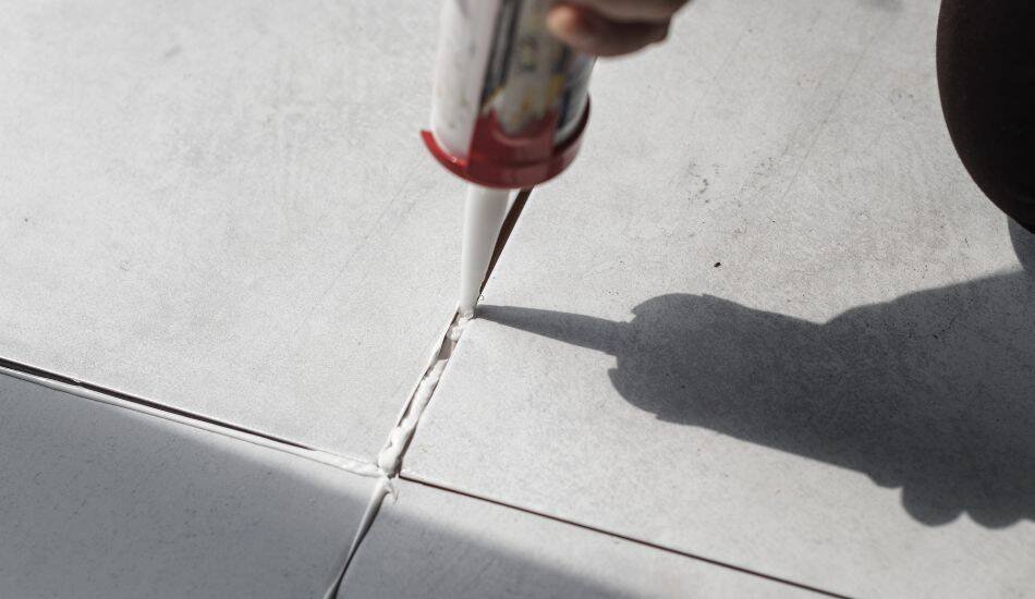 Cara Memilih Lem Kuat untuk Keramik, Kayu, dan Beton agar Tahan Lama